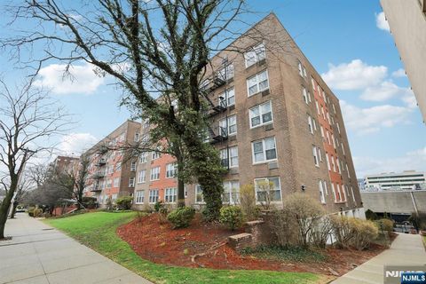 Photo of 2160 Center Avenue #4N, Fort Lee, NJ 07024 (MLS # 26009960)