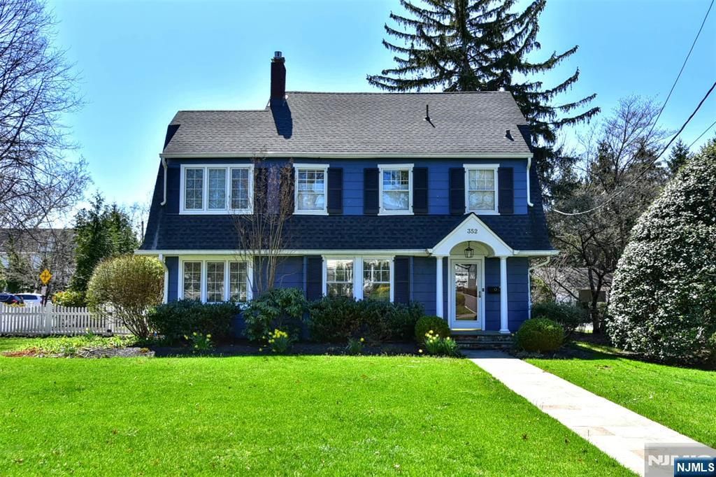 Photo of 352 Fairway Road, Ridgewood Village, NJ 07450 (MLS # 26012281)