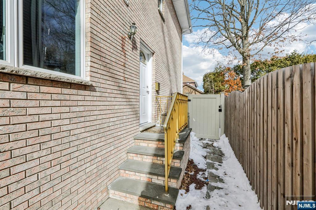 691 Hamilton Avenue B