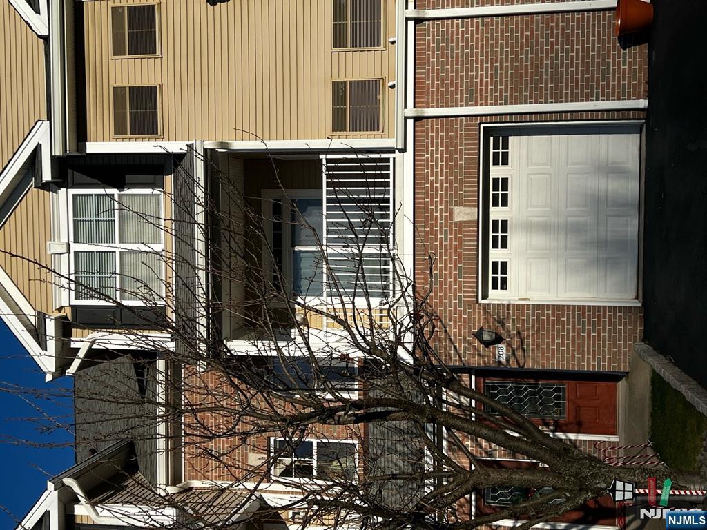 Rental Property at 208 River Pl 208, Butler Borough, New Jersey - Bedrooms: 2 
Bathrooms: 3 
Rooms: 5  - $3,200 MO.
