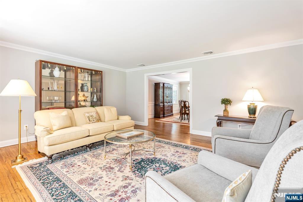 65 W Walnut Street