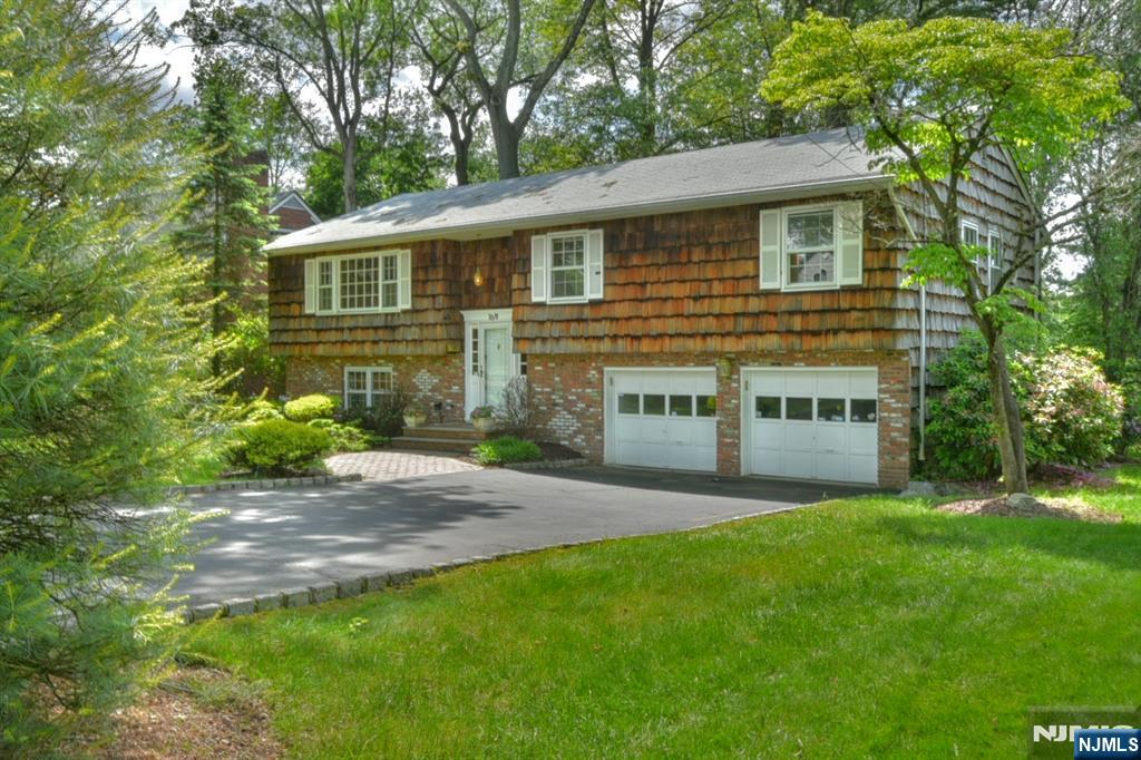 169 Canterbury Drive