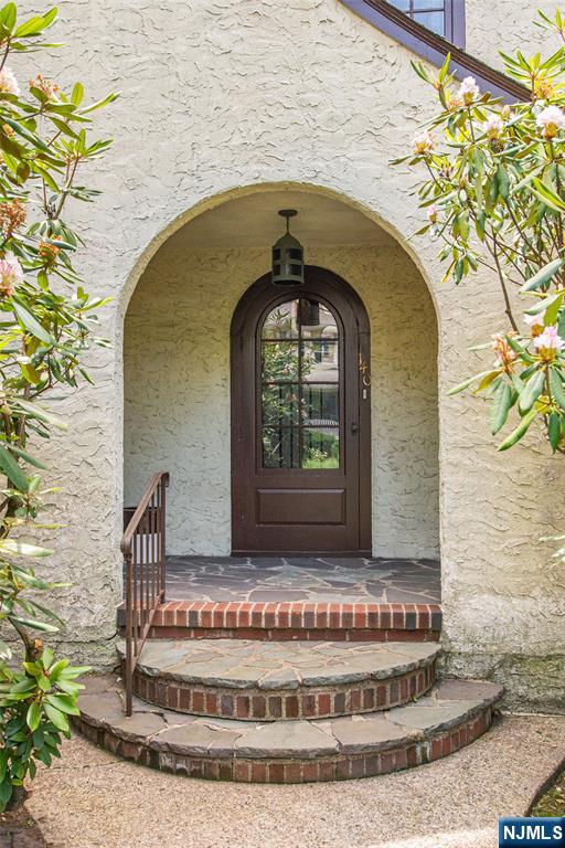 140 Valley View Avenue