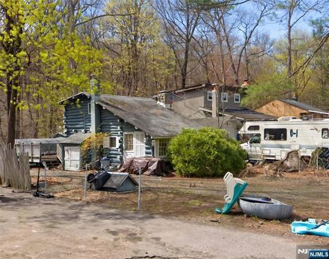 Photo of 11 Setting Sun Trail, West Milford, NJ 07480 (MLS # 26025914)