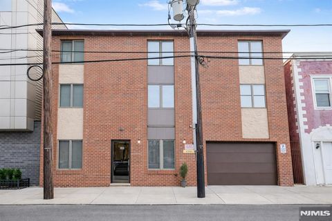 144 70th Street 1E Guttenberg NJ 07093