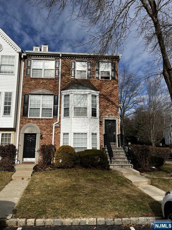 Rental Property at 678 Plum Ter, Mahwah, New Jersey - Bedrooms: 2 
Bathrooms: 3 
Rooms: 5  - $3,100 MO.