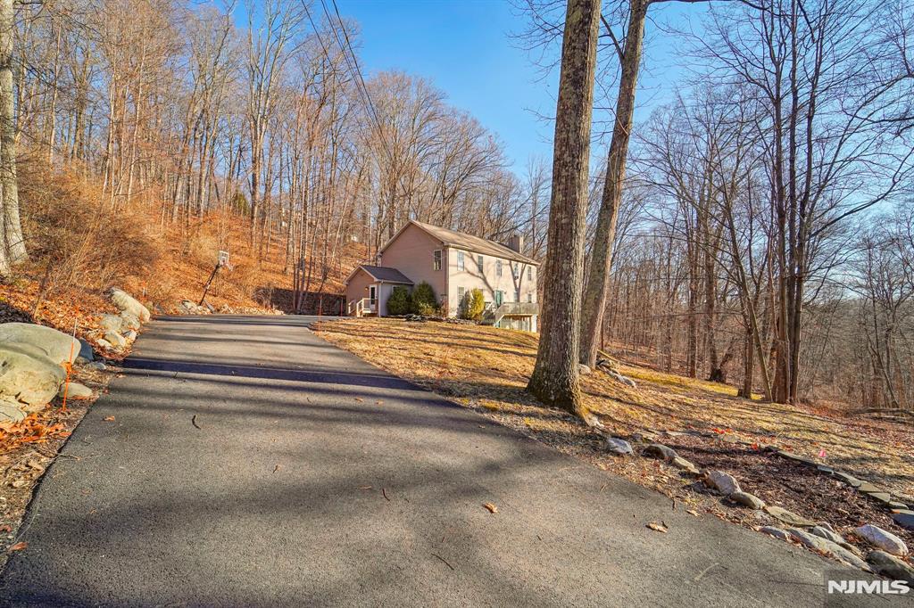 1007 Hillside Avenue