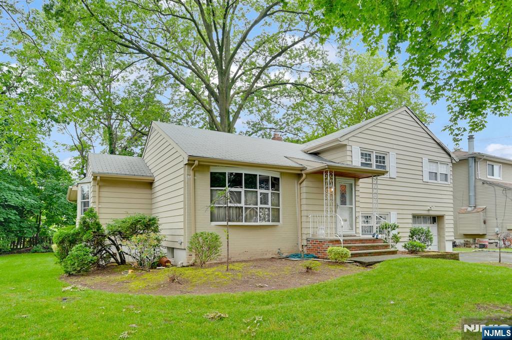 0-04 Pine Avenue