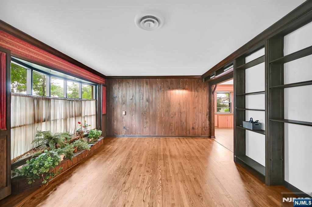 0-04 Pine Avenue