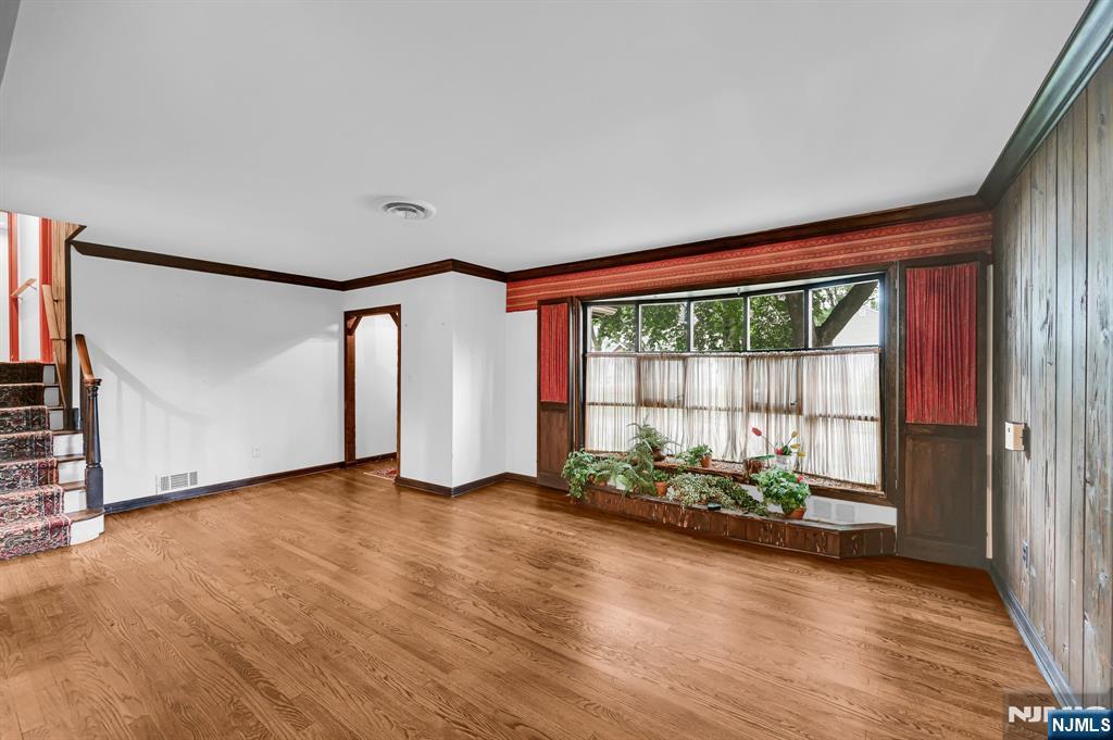 0-04 Pine Avenue