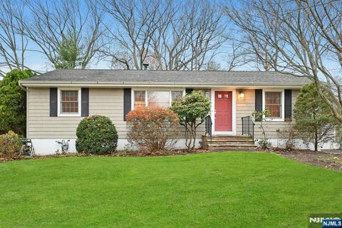 Photo of 3 Hinson Place, Park Ridge, NJ 07656 (MLS # 25041824)