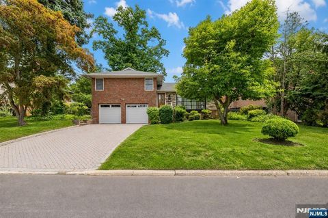 Photo of 545 Summit Street, Englewood Cliffs, NJ 07632 (MLS # 26023193)