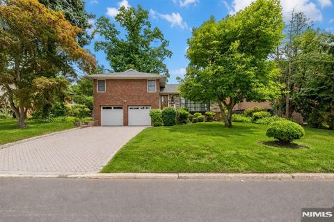Photo of 545 Summit Street, Englewood Cliffs, NJ 07632 (MLS # 26023193)