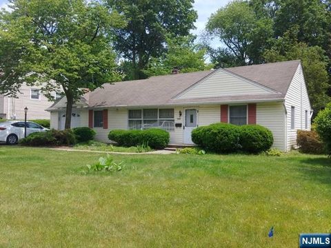 Photo of 380 Burlington Rd, Paramus, NJ 07652 (MLS # 26015723)