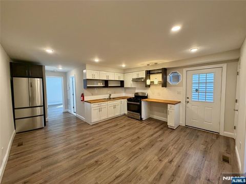 Photo of 114 Maple Ave #1L, Montclair, NJ 07042 (MLS # 26007624)