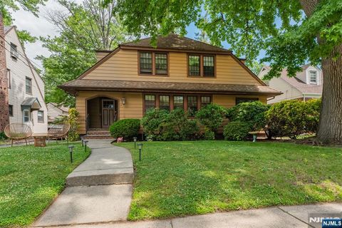 Photo of 529 Wyndham Road, Teaneck, NJ 07666 (MLS # 26024072)