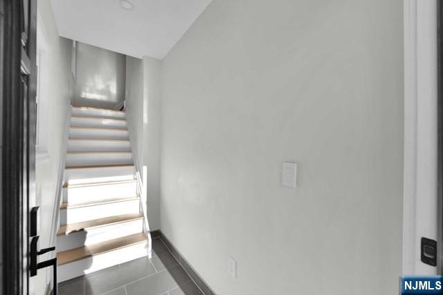 405 Greenmount Ave 2, Cliffside Park, New Jersey - 4 Bedrooms  
1 Bathrooms  
6 Rooms - 