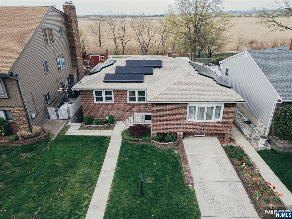 Property for Sale at 15 Millridge Road, Secaucus, New Jersey - Bedrooms: 3 
Bathrooms: 2 
Rooms: 13  - $750,000