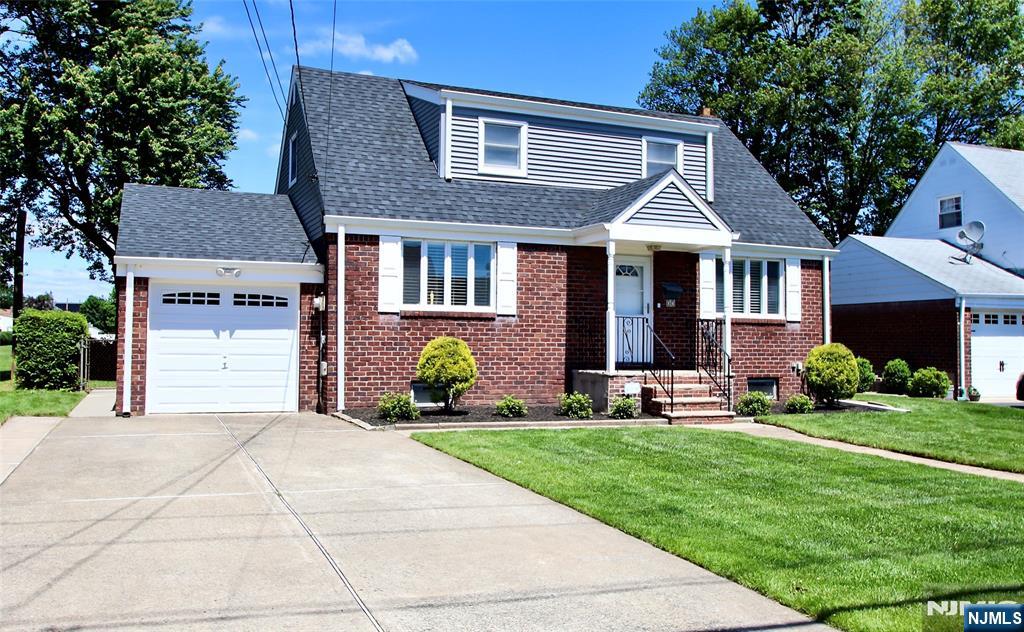 Property for Sale at 37 Winslow Terrace, Fair Lawn, New Jersey - Bedrooms: 4 
Bathrooms: 2 
Rooms: 7  - $639,900