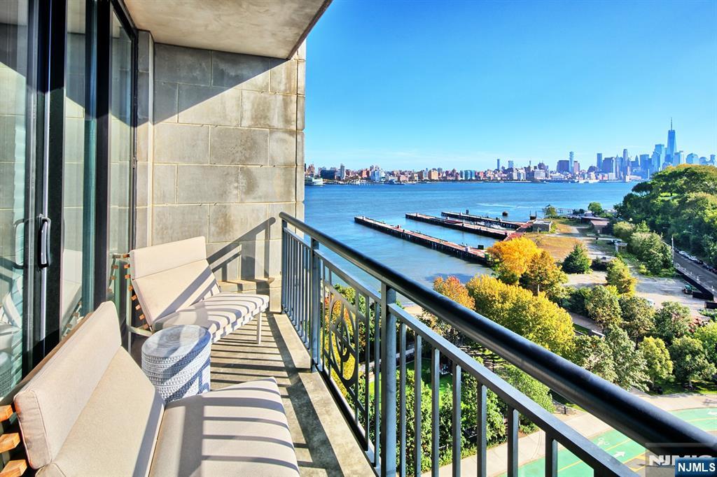 1025 Maxwell 1104, Hoboken, New Jersey - 2 Bedrooms  
2 Bathrooms  
7 Rooms - 