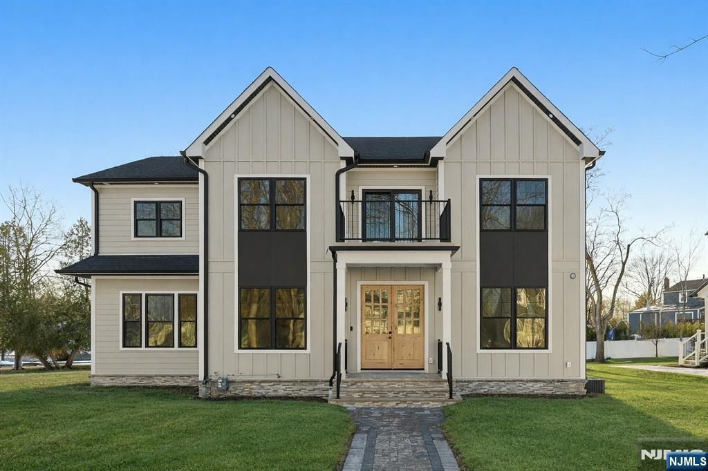 Photo of 1 Breton Place, Livingston, NJ 07039 (MLS # 26006821)