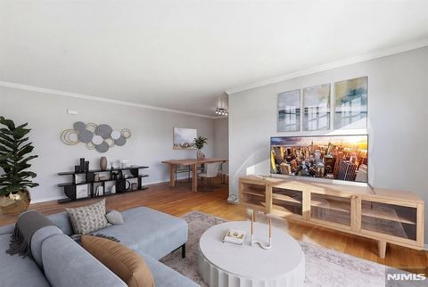 Photo of 28 Knox Terrace, Wayne, NJ 07470 (MLS # 25043610)