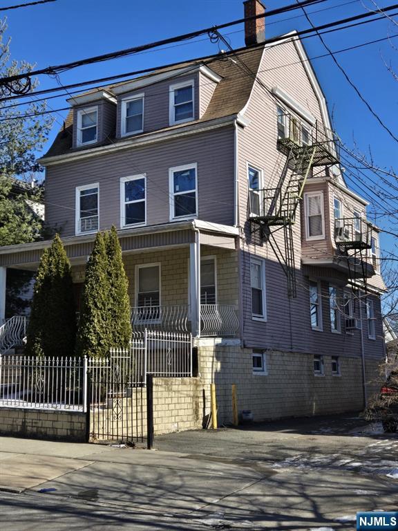 Property for Sale at 84 Farley Ave, Newark, New Jersey - Bedrooms: 5 
Bathrooms: 4 
Rooms: 13  - $799,999