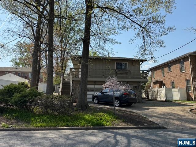 59 Woodland Rd, Demarest, New Jersey - 3 Bedrooms  
2 Bathrooms  
7 Rooms - 