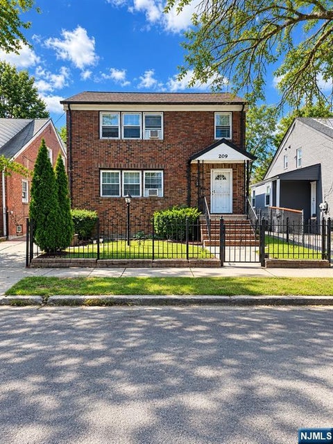 Photo of 209211 Eastern Parkway, Newark, NJ 07106 (MLS # 26035883)