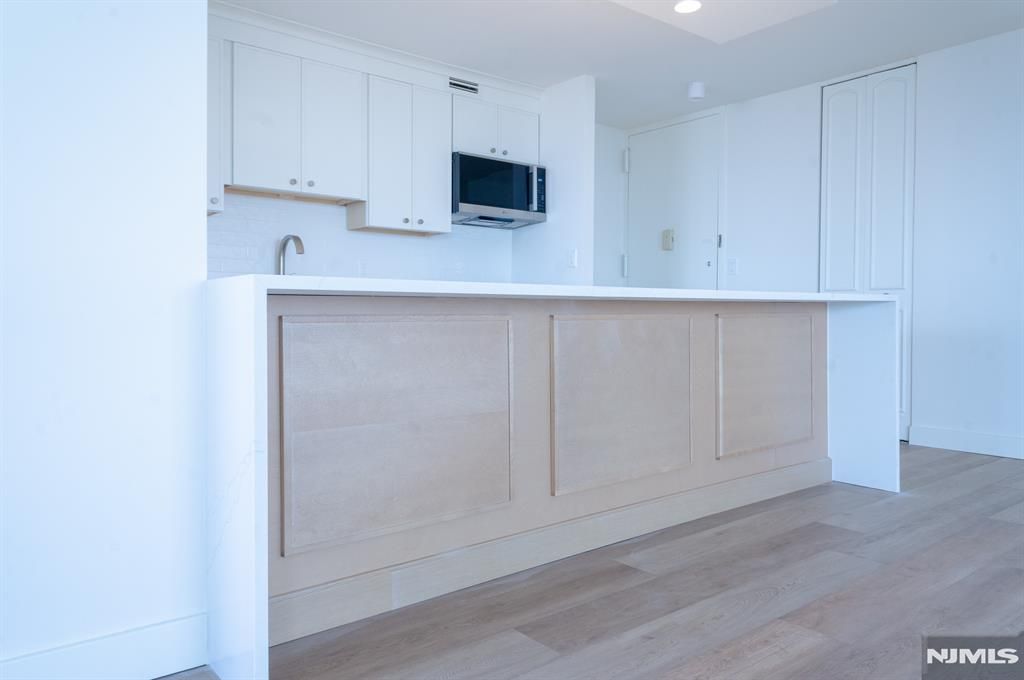 Photo of 555 North Avenue #22R, Fort Lee, NJ 07024 (MLS # 26000687)