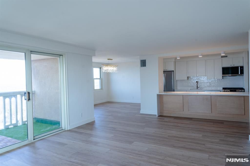 Photo of 555 North Avenue #22R, Fort Lee, NJ 07024 (MLS # 26000687)