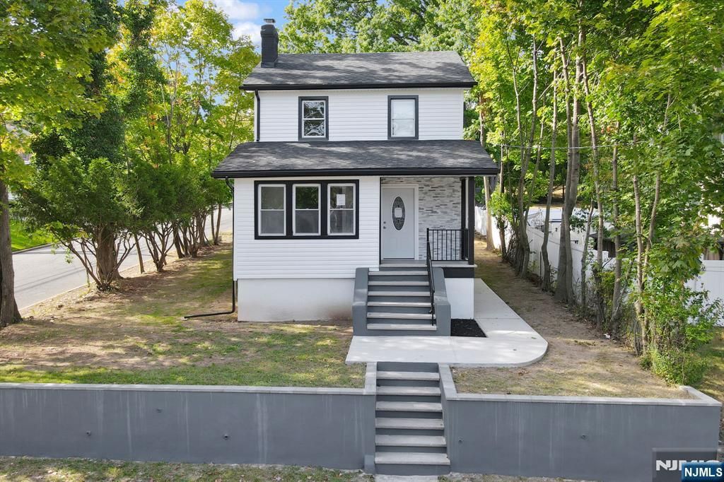 Photo of 1470 Gaylord Terrace, Teaneck, NJ 07666 (MLS # 25035771)