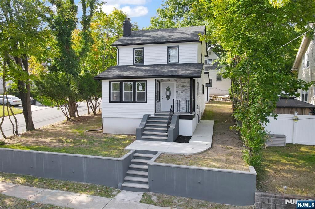 Photo of 1470 Gaylord Terrace, Teaneck, NJ 07666 (MLS # 25035771)