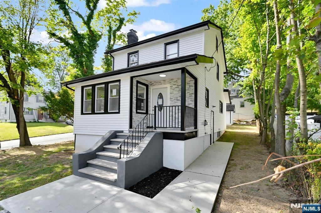 Photo of 1470 Gaylord Terrace, Teaneck, NJ 07666 (MLS # 25035771)