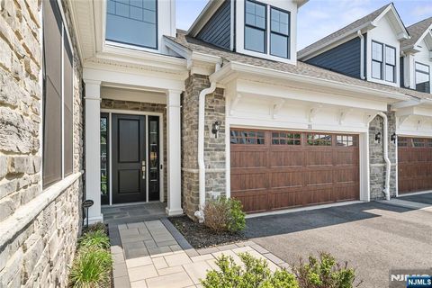 31 N Woodmont Circle 31 River Vale NJ 07675