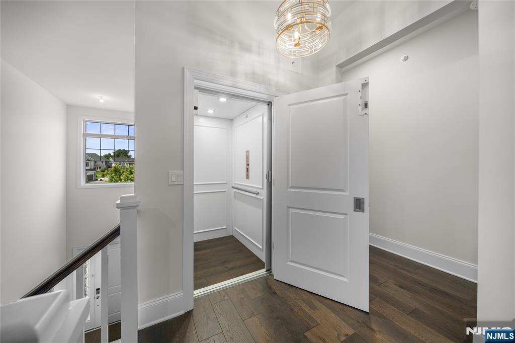 31 N Woodmont Circle 31