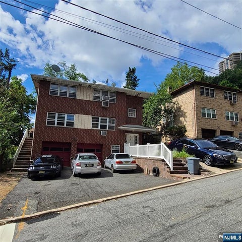 Photo of 3 Hooks Lane, Edgewater, NJ 07020 (MLS # 26033990)