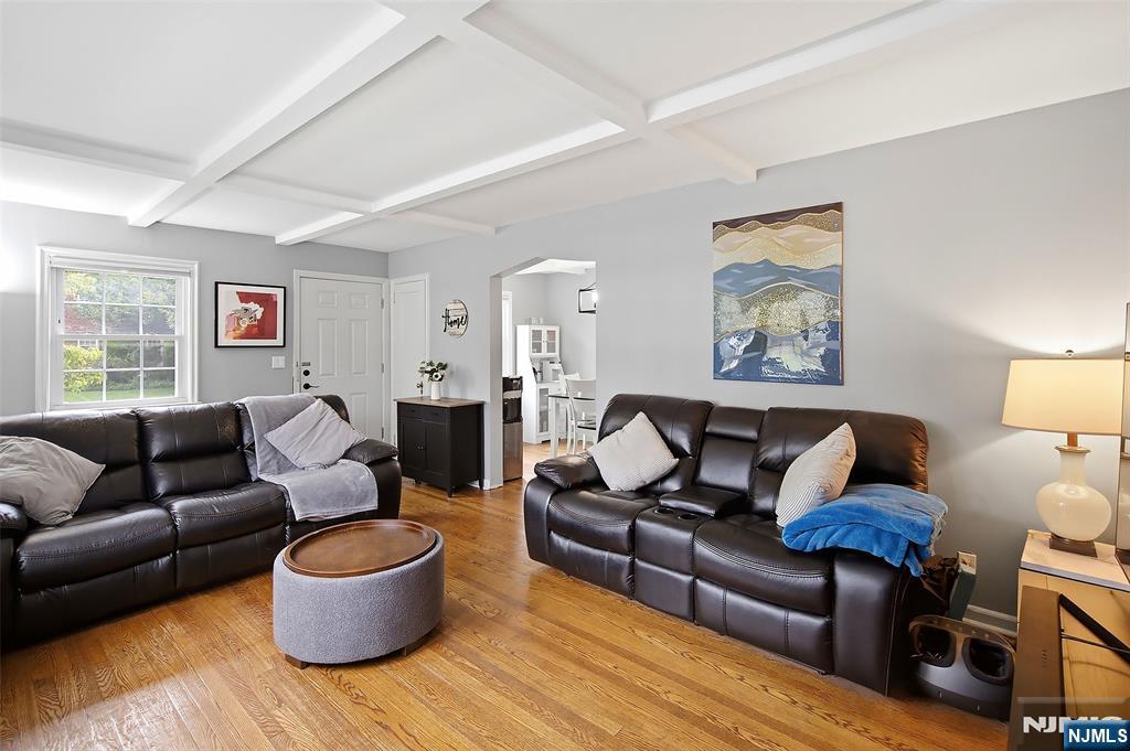 909 River Road 1