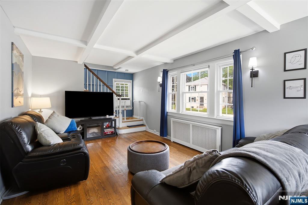 909 River Road 1
