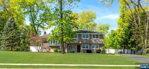 53 Smithfield Road Waldwick NJ 07463