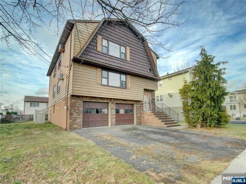 102 Gall Court Elmwood Park NJ 07407