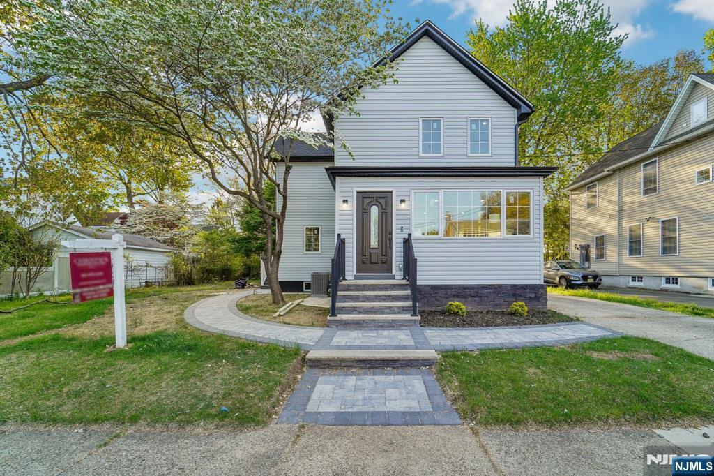 119 Lenox Avenue, New Milford, New Jersey - 4 Bedrooms  
3 Bathrooms  
10 Rooms - 