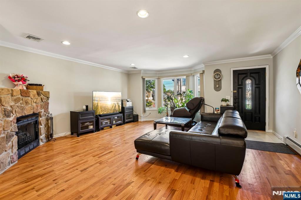 398 Lawton Avenue C0398