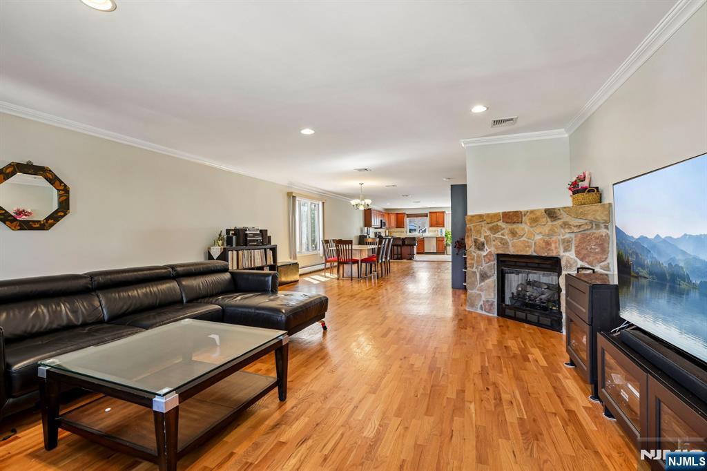 398 Lawton Avenue C0398