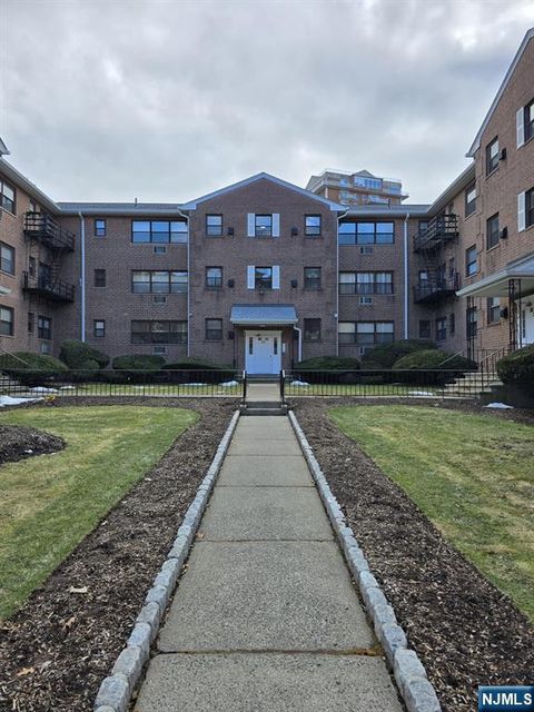 Photo of 218 Prospect Ave #3B, Hackensack, NJ 07601 (MLS # 26006107)
