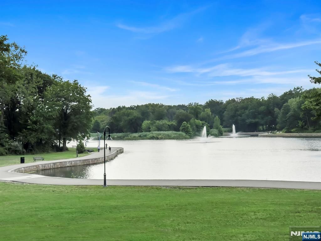 Photo of 8450 Boulevard E #4F, North Bergen, NJ 07047 (MLS # 25029207)