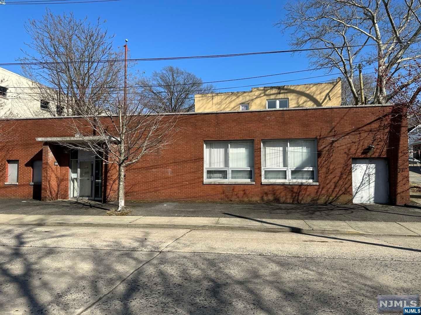 229 W Shore Avenue