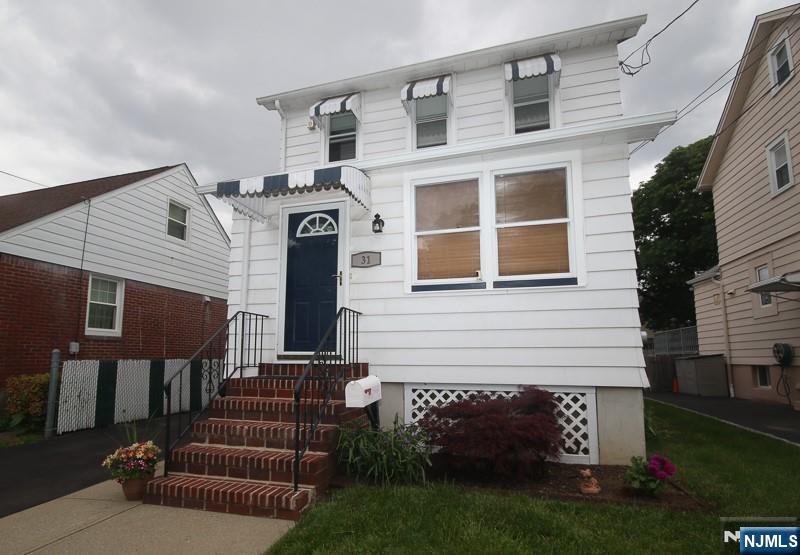 Property for Sale at 31 Colling Avenue, Rochelle Park, New Jersey - Bedrooms: 3 
Bathrooms: 1 
Rooms: 6  - $480,000