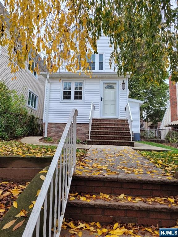 Property for Sale at 213 Glen Avenue, Palisades Park, New Jersey - Bedrooms: 2 
Bathrooms: 1 
Rooms: 4  - $580,000