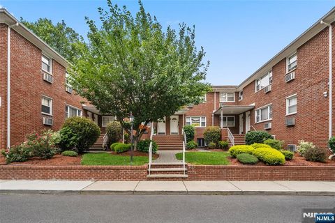 Photo of 201 Oakdene Place #C00E2, Cliffside Park, NJ 07010 (MLS # 25022928)